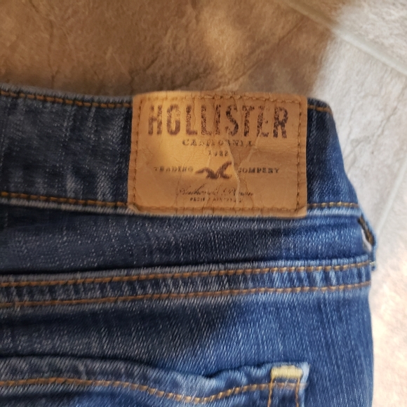 hollister jean. 26x31 - Picture 2 of 9